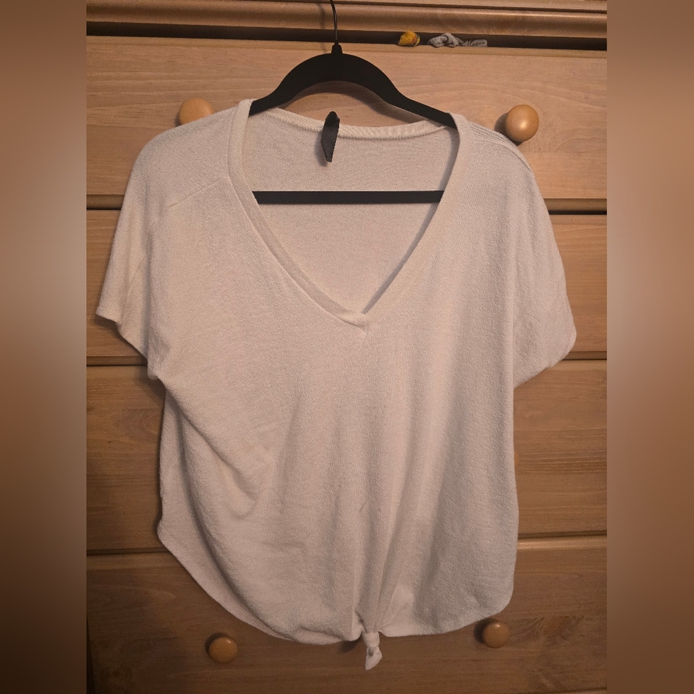 Alya Cream V-Neck Short Sleeve Tee